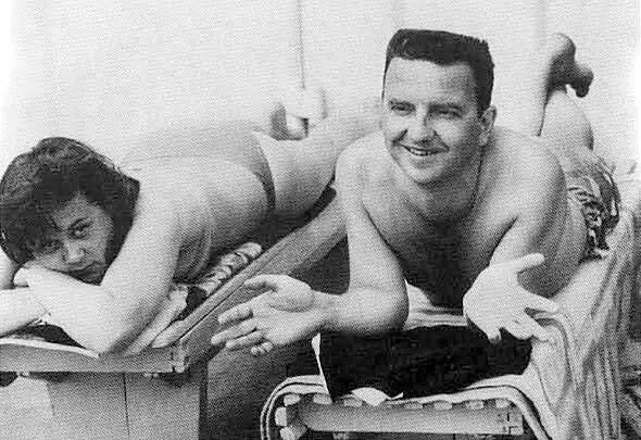 Владимир Шахрин загорает Видимо до ближайшего концерта еще далеко Фото А - фото 36