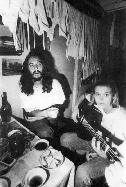 Дома у Инны Желанной Зима 1991 года У нее тогда только что родился сын Иван - фото 37