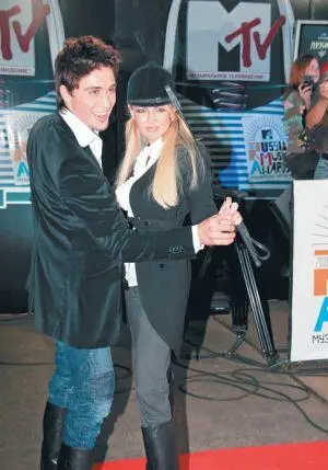 На красной дорожке Дима на EMA MTV в 2005 г в Лиссабоне Я и Дима на - фото 29