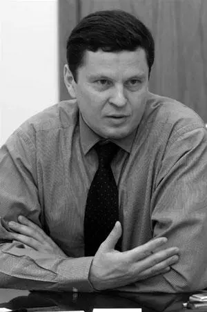 После возвращения из Африки работал менеджером В 1996 г получил научную - фото 15