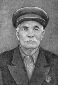 К Г Яблочкин командир артиллерийской батареи П Т Кравцов боец - фото 13