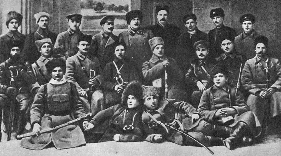 Командный состав 10й армии во главе с К Е Ворошиловым Примечания 1 В - фото 22