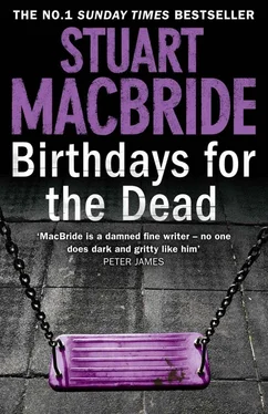 Stuart MacBride Birthdays for the dead обложка книги