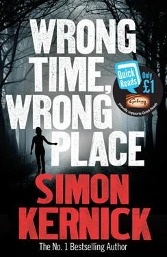 Simon Kernick Wrong Time, Wrong Place обложка книги