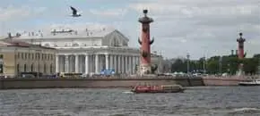 Как бы то ни было город был заложен у моря и это определило его - фото 40