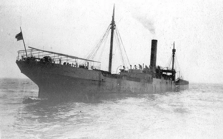 Транспорт USS Californian тонет в Бискае на мине 1918 год Построен как SS - фото 64