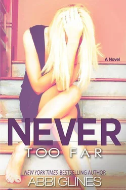 Abbi Glines Never Too Far обложка книги