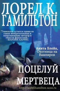 Лорел Гамильтон Поцелуй мертвеца обложка книги