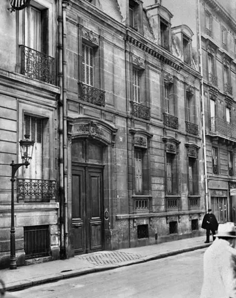 The townhouse at 21 rue Le Sueur After Dr Petiot purchased it from Princess - фото 4