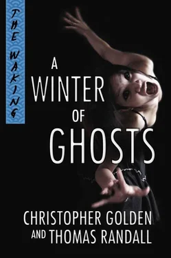 Christopher Golden A Winter of Ghosts обложка книги