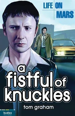 Tom Graham A Fistful of Knuckles обложка книги