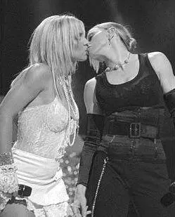 Frank MicelottaGetty Images THE MTV CELEBRITY KISSFEST 2003 22 MEMORABLE - фото 9