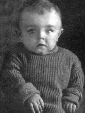 Кирилл Лавров 1926 г 1931 г С мамой Ольгой Ивановной ГудимЛев - фото 1