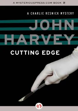 John Harvey Cutting Edge обложка книги