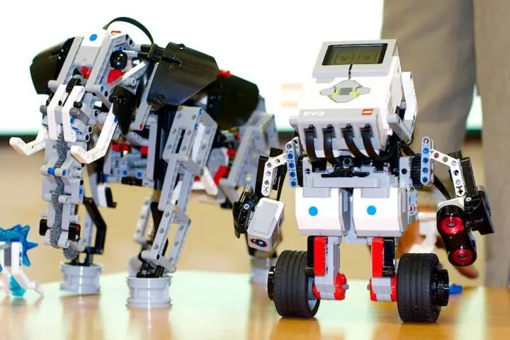В инструкции к Mindstorms приведены схемы и других роботов но интереснее - фото 41