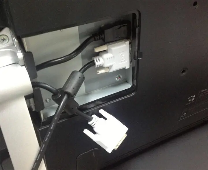Большинство кабелей закреплено в корпусе Подключение Разъёмы USB - фото 80