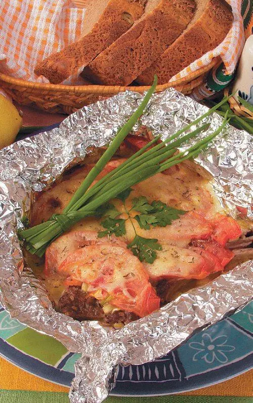 Мясо кролика запеченное в фольге Копченая свинина Куриные окорочка - фото 1