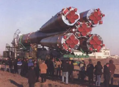 На Байконуре Вывоз ракеты Ракета космического назначения накануне старта - фото 56