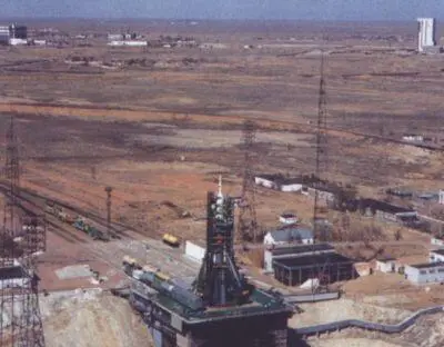 Ракета космического назначения накануне старта Космонавт Н В Кужельная - фото 57