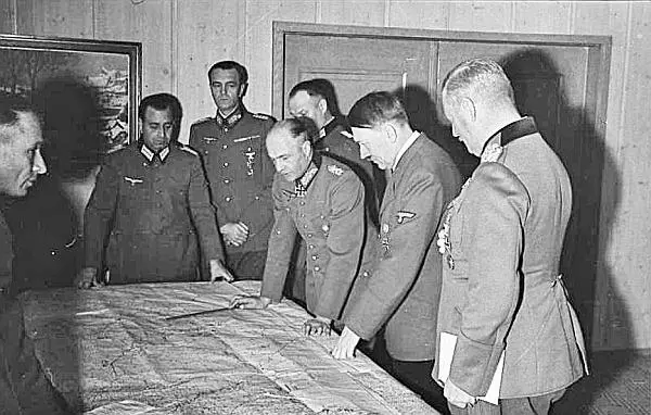 Адольф Гитлер генералы Кейтель и Паулюс в России Октябрь 1941 г Рихард - фото 3