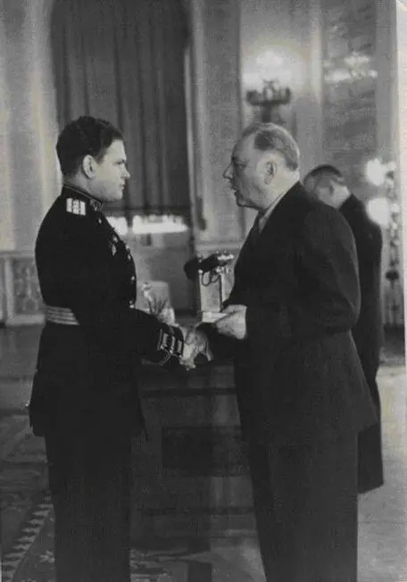 В начале 1946 года отца АЮ Савина как опытного и отличившегося во время войны - фото 3