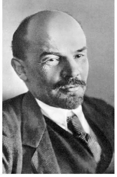 9 Vladimir Lenin Taken in January 1918 this was his first official portrait - фото 14