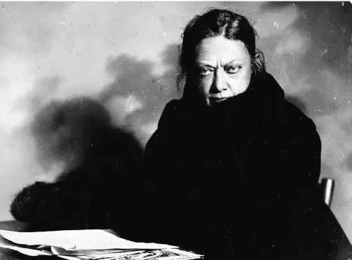 11 Nadezhda Krupskaya 12 Lev Trotski 13 Lev Kamenev - фото 16