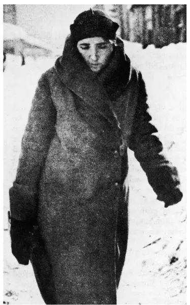 17 Stalins second wife Nadezhda Allilueva Nadya 18 Stalin gives daughter - фото 22