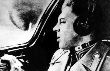 20 Stalins son Vasili at the controls of his aircraft 21 Stalin in 1932 - фото 25