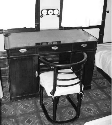 29 Stalins work desk in the carriage 30 Stalins rail carriage FD 3878 - фото 34
