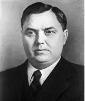 39 Georgi Malenkov 40 Stalins desk in the Kremlin It is now kept in the - фото 44