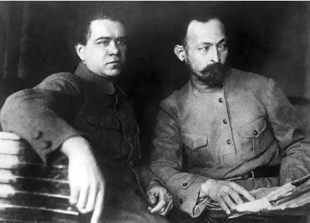9 Cheka leaders Felix Dzerzhinski on the right and Yakov Peters Getty - фото 16