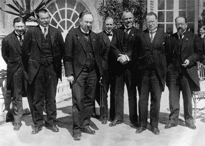 42 The Soviet delegation to the talks at Genoa and Rapallo in April 1922 - фото 49