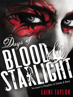 Лэйни Тейлор Days of Blood & Starlight обложка книги