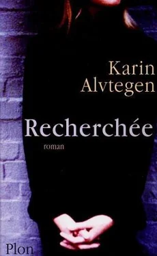 Karin Alvtegen Recherchée обложка книги