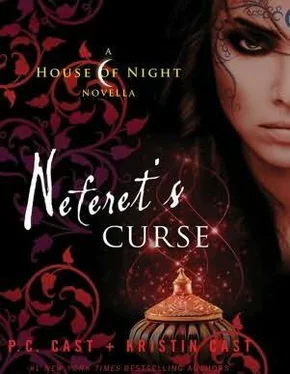 P. Cast Neferet's Curse обложка книги