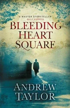 Andrew Taylor Bleeding Heart Square обложка книги