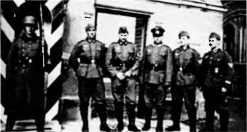 Виттманн третий слева ефрейтор 19го пехотного полка В сентябре 1937 года - фото 13