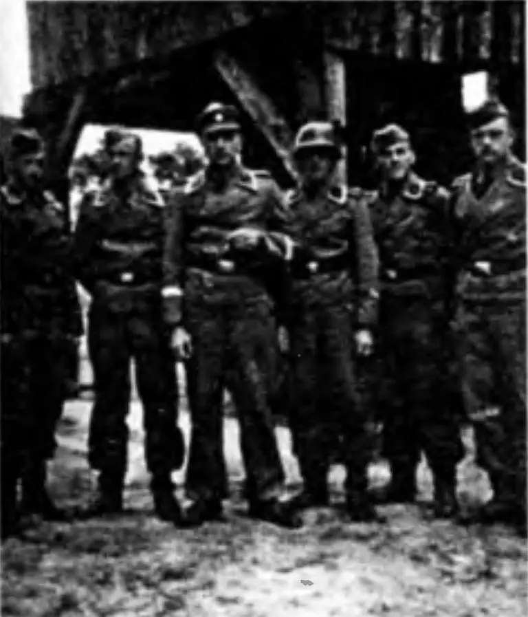 Нападение на СССР Михаэль Виттманн первый слева В первые недели августа 1941 - фото 15