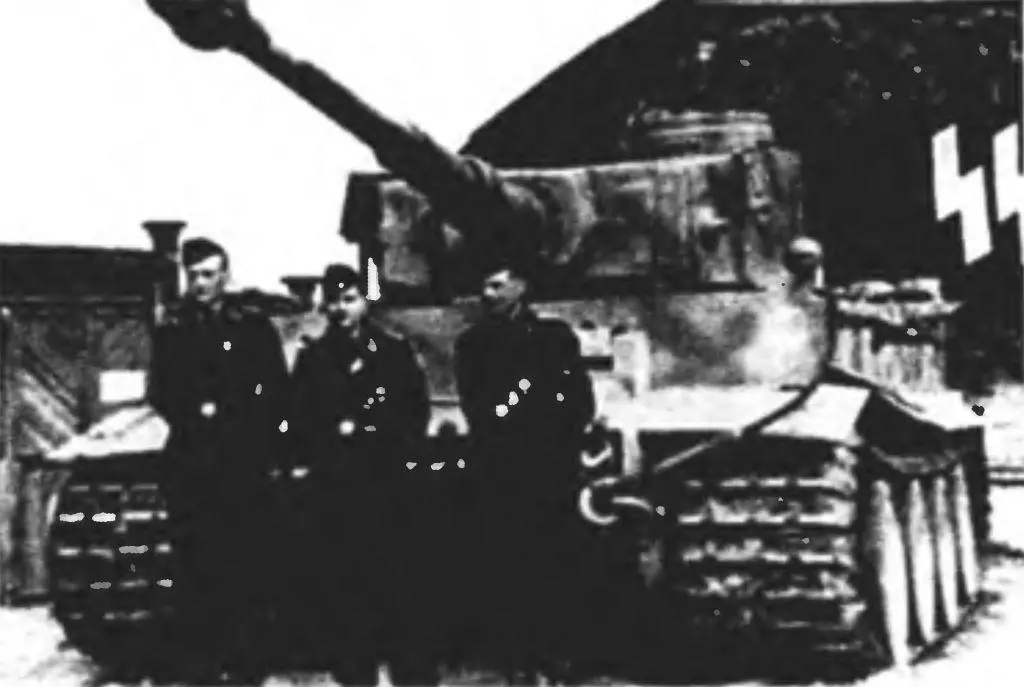 Харьков 20 апреля 1943 года Слева направо Вендорф Шютц Михаэль Виттманн - фото 28
