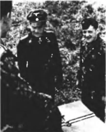 Курт Клебер Михаэль Виттманн и Бобби Волль 24 декабря 1943 года имеющиеся в - фото 61