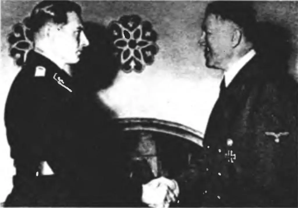 2 февраля 1944 года Ставка фюрера Гитлер вручает Виттманну Рыцарский крест с - фото 81