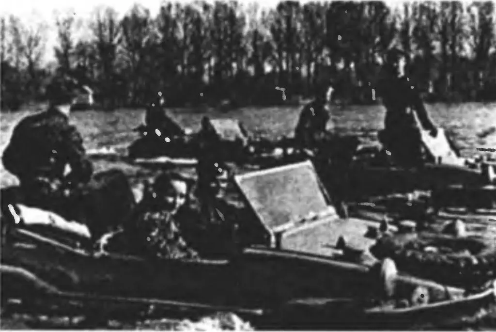 Катание по озеру на машинахамфибиях В ноябре 1943 года все подразделения - фото 86