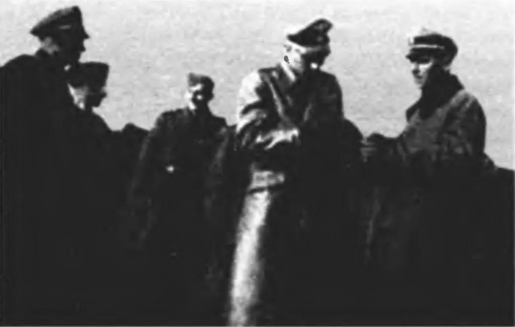 8 марта 1944 года Виттманн посещает танковые курсы в Фаллингбостеле Виттманн и - фото 92