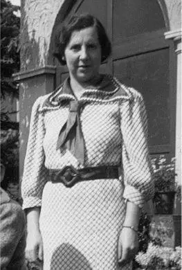 My mother Edna Ballard in Shanghai in 1936 experiences in a Japanese camp - фото 4