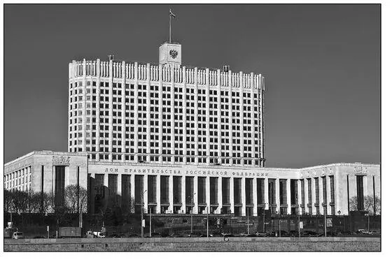 Russian White House Boris Yeltsins power base before his takeover of the - фото 9