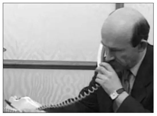 DECEMBER 25 1991 Pavel Palazchenko interprets during telephone conversation - фото 13