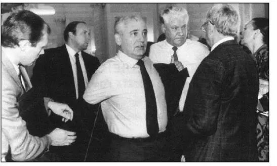 DECEMBER 23 1991 Coats off as Gorbachev and Yeltsin come together in the - фото 8