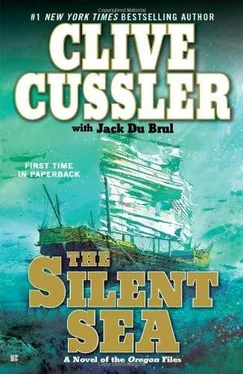 Clive Cussler the Silent Sea (2010) обложка книги