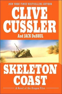 Clive Cussler Skeleton Coast обложка книги